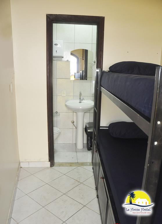 Habitación Doble Privada Económica con baño - 2 camas individuales